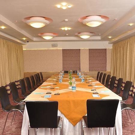 Hotel Niharika Kalkuta Zewnętrze zdjęcie