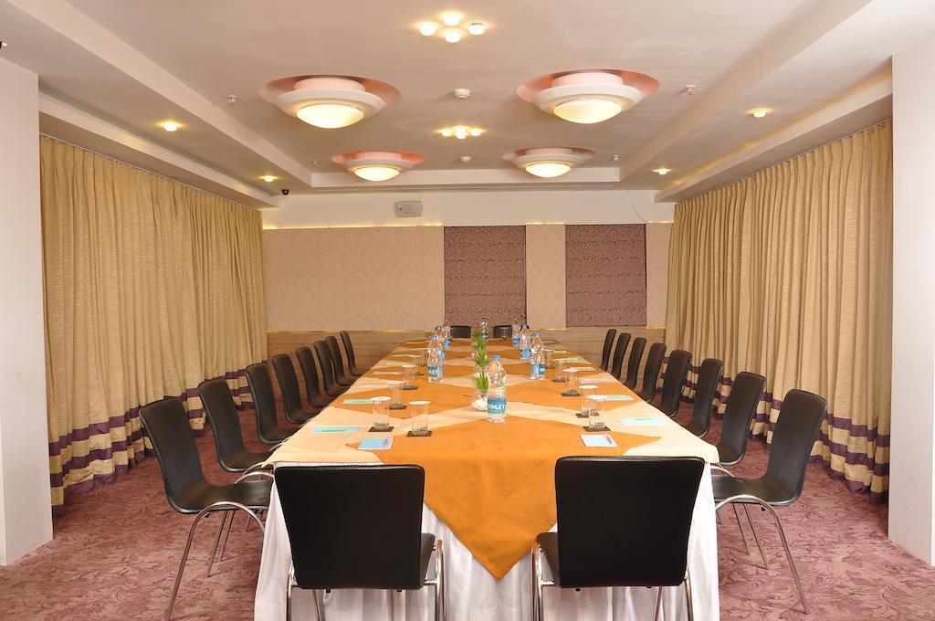 Hotel Niharika Kalkuta Zewnętrze zdjęcie
