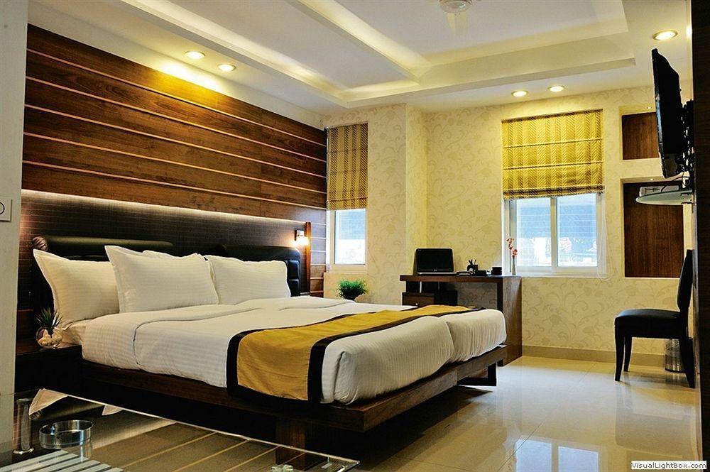 Hotel Niharika Kalkuta Zewnętrze zdjęcie