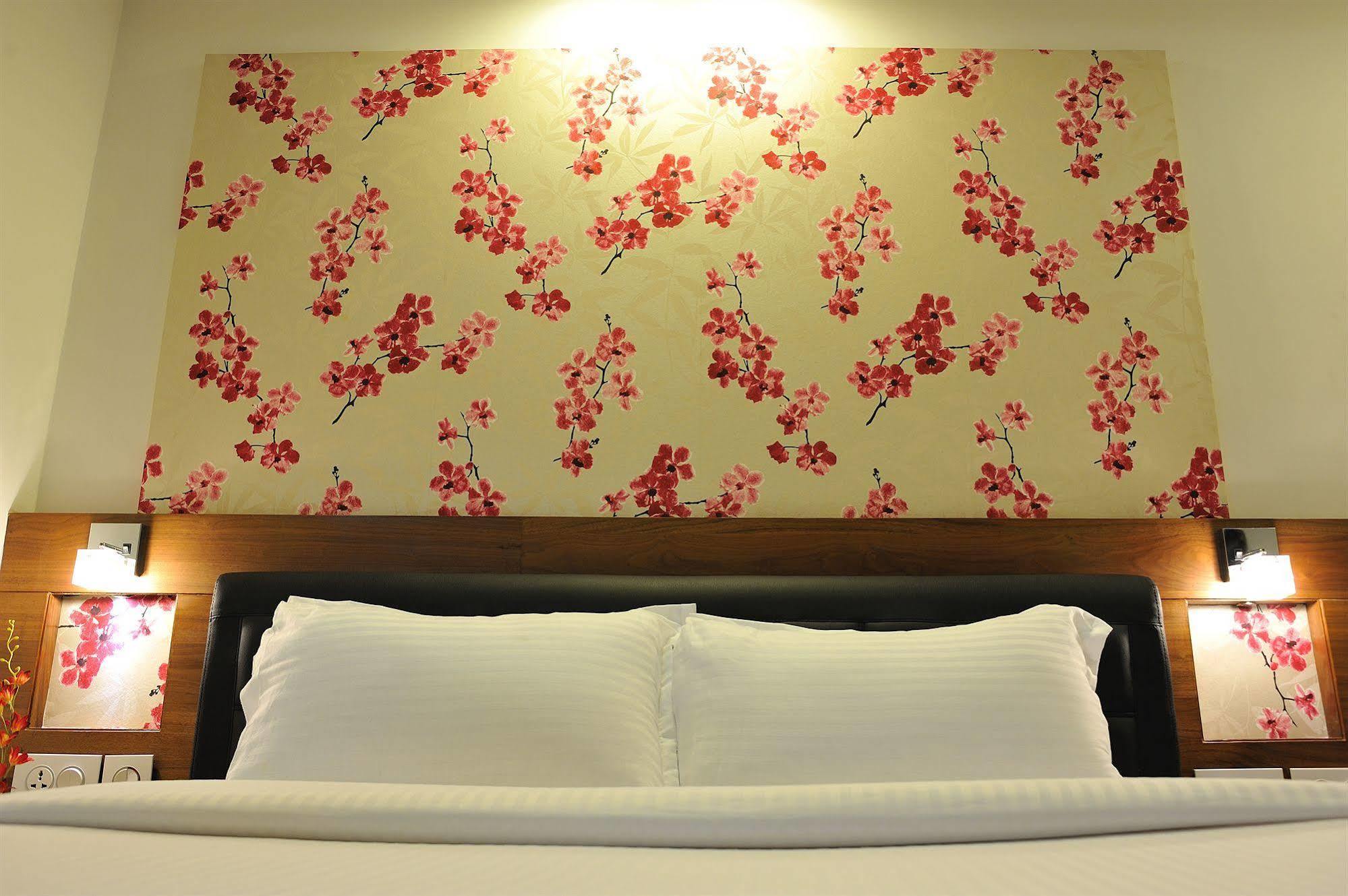 Hotel Niharika Kalkuta Zewnętrze zdjęcie