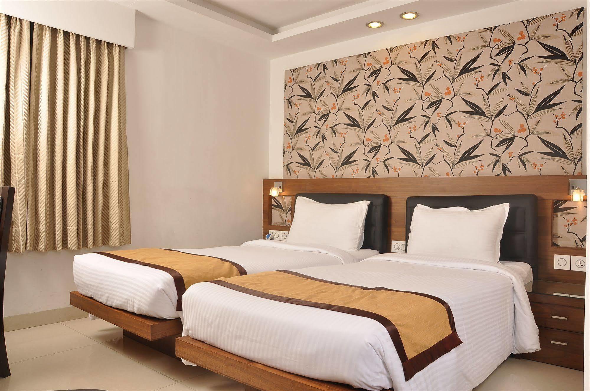 Hotel Niharika Kalkuta Zewnętrze zdjęcie