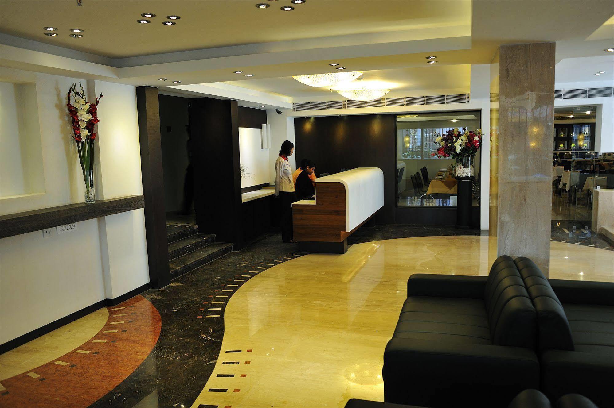 Hotel Niharika Kalkuta Zewnętrze zdjęcie