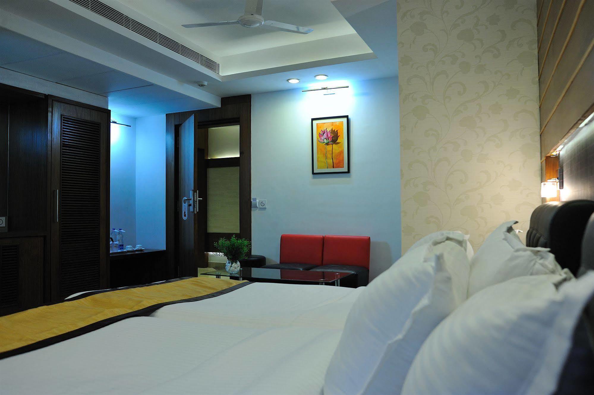 Hotel Niharika Kalkuta Zewnętrze zdjęcie