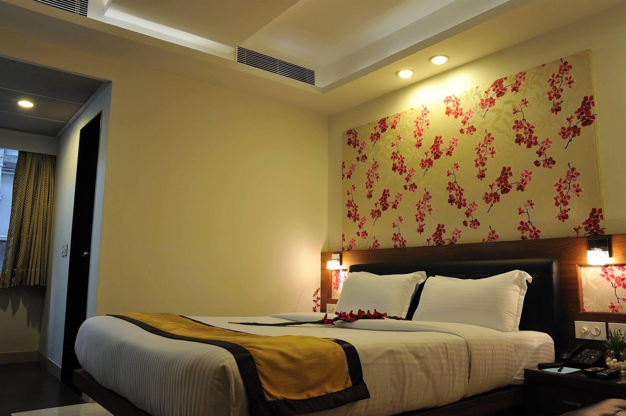 Hotel Niharika Kalkuta Zewnętrze zdjęcie