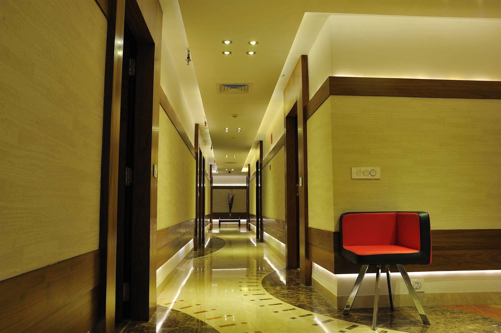 Hotel Niharika Kalkuta Zewnętrze zdjęcie
