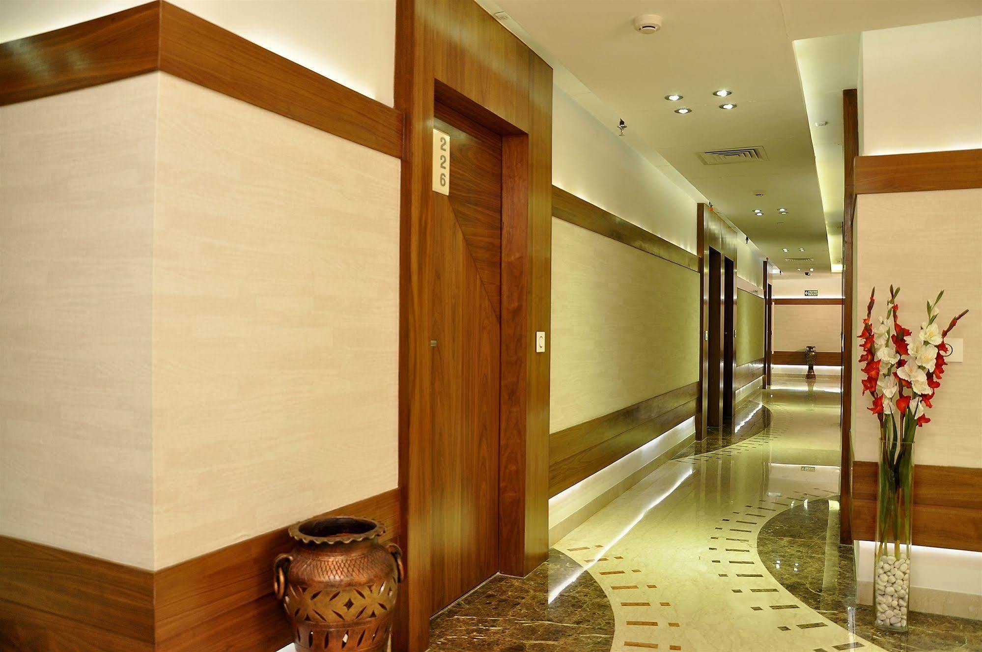 Hotel Niharika Kalkuta Zewnętrze zdjęcie