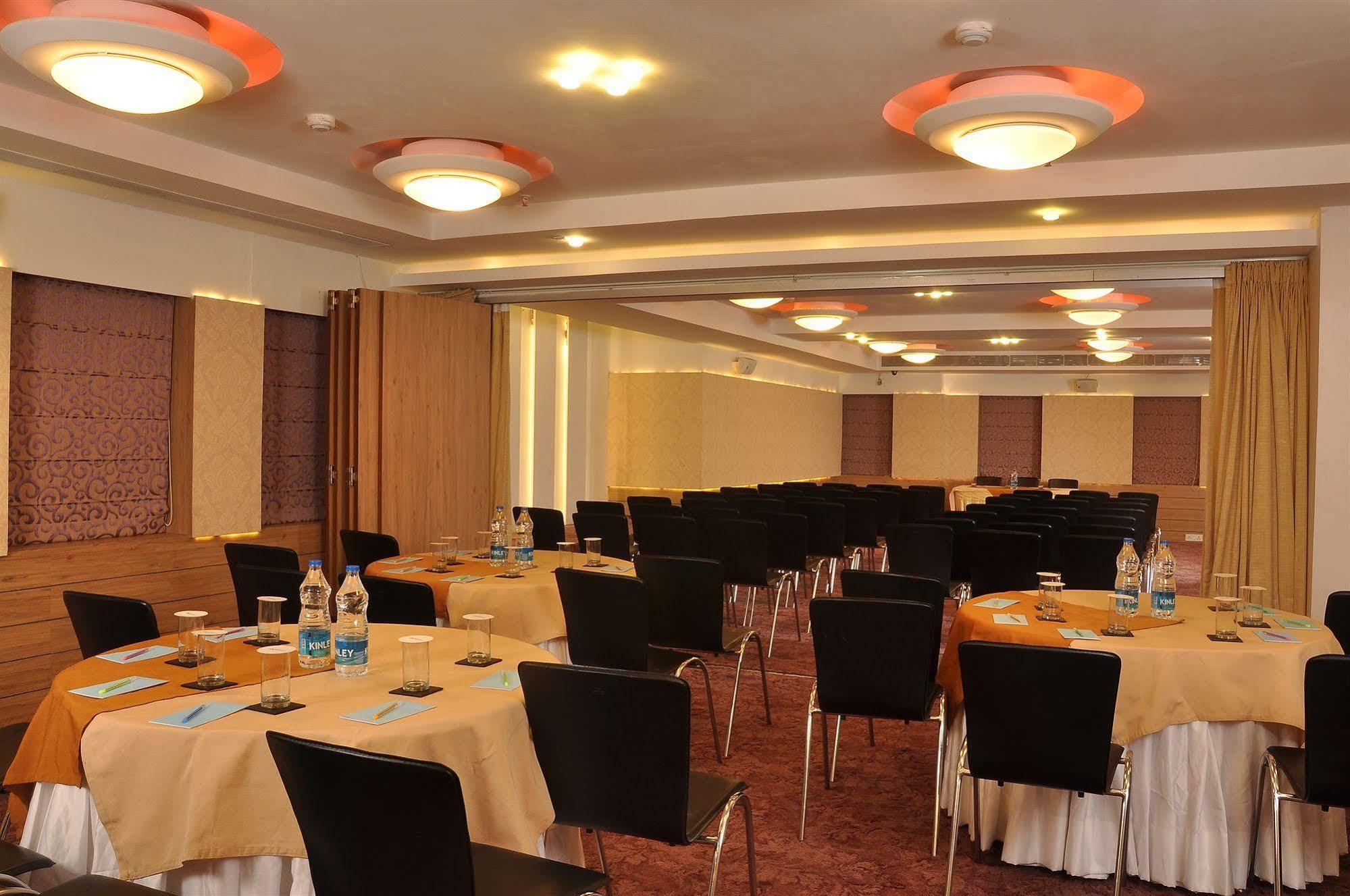 Hotel Niharika Kalkuta Zewnętrze zdjęcie