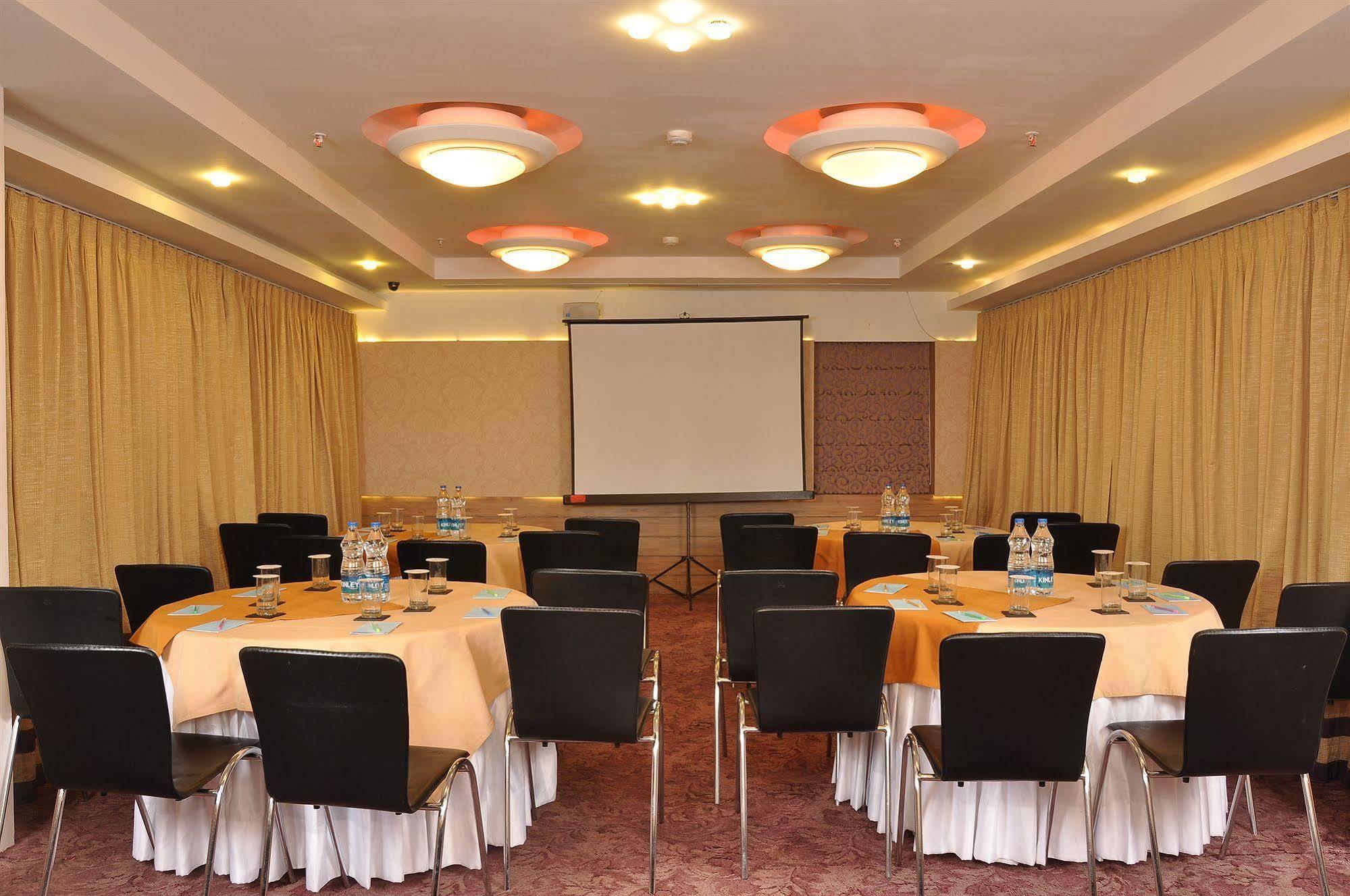 Hotel Niharika Kalkuta Zewnętrze zdjęcie