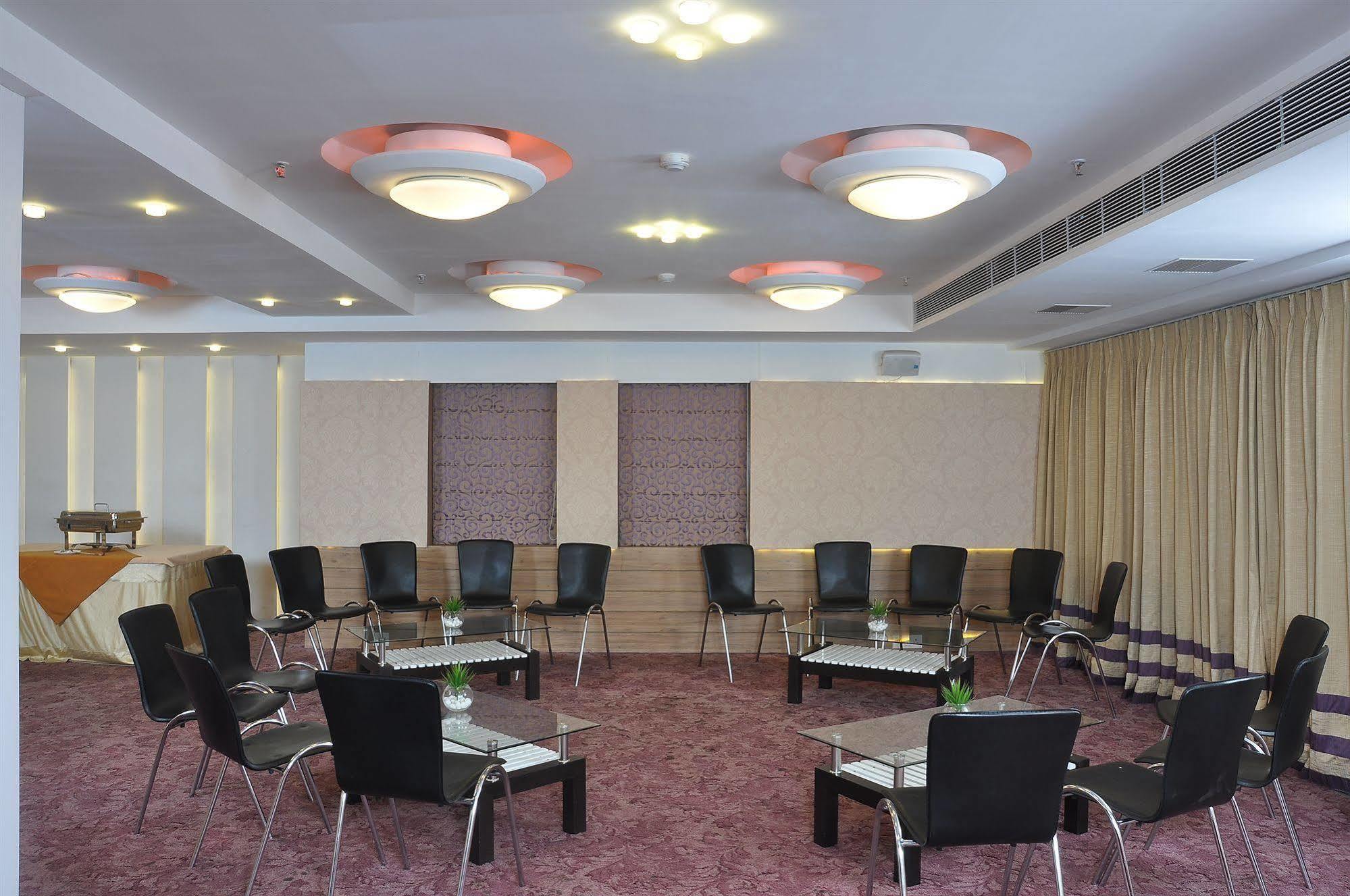 Hotel Niharika Kalkuta Zewnętrze zdjęcie