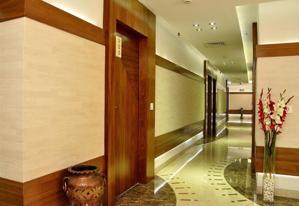 Hotel Niharika Kalkuta Zewnętrze zdjęcie